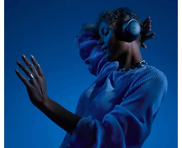 Bose QuietComfort Ultra trådlösa brusreducerande hörlurar Lunar Blue