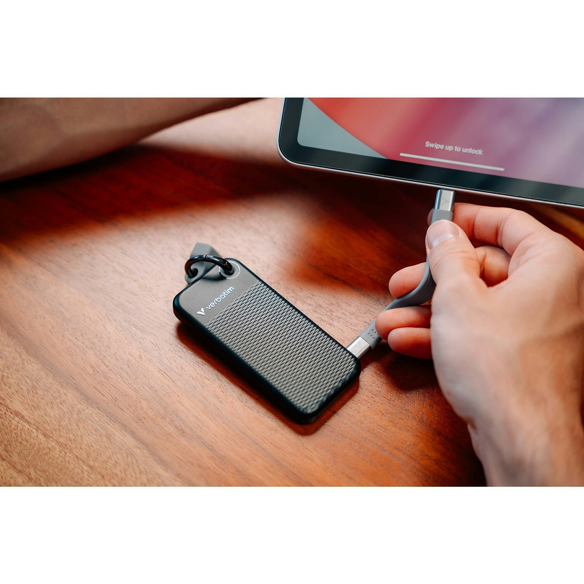 Verbatim Pocket SSD 1 TB, External SSD (black/grey, USB-C 3.2 Gen 2 (10 Gbit/s), with key ring and cable holder)