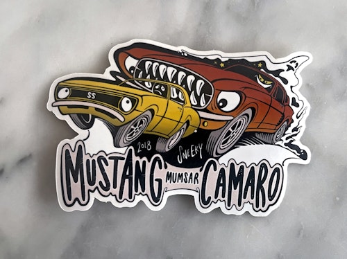 Mustang mumsar Camaro