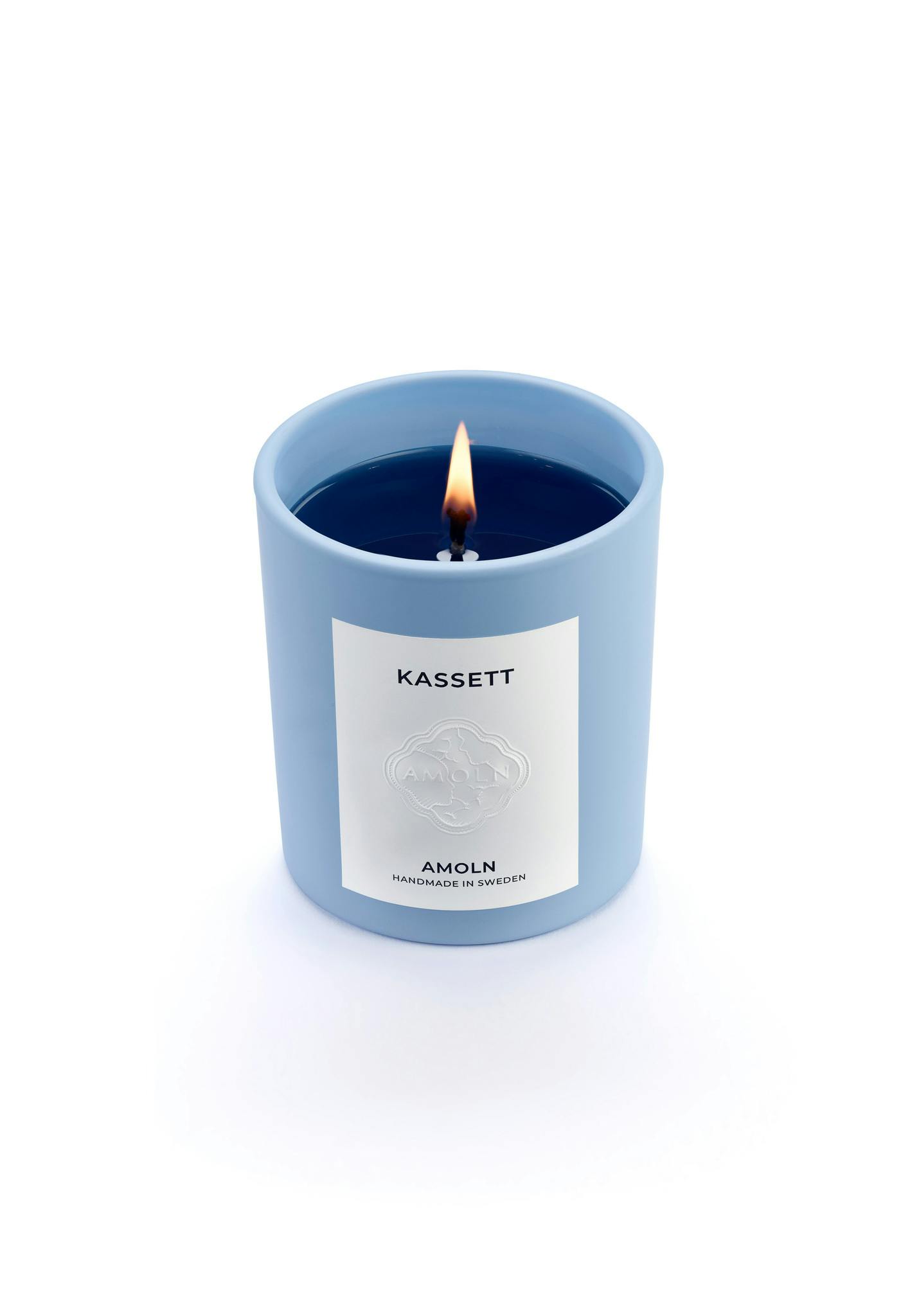 Light blue ceramic candle jar with a vegan, scented candle in blue wax for a luxurious gift. Handcrafted by artisans in Sweden. Sustainably & ethically made.Light blue ceramic candle jar with a vegan,