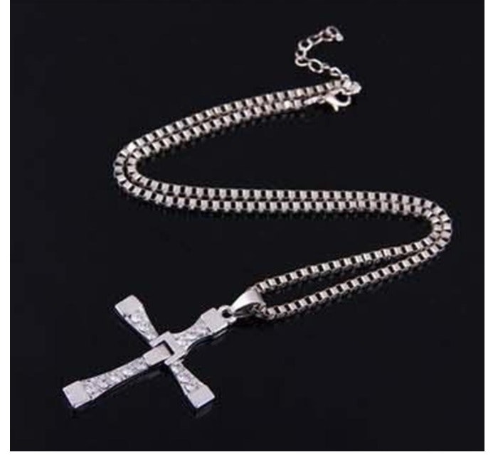 Silverfärgat  halsband med kors