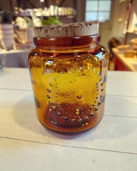 Glasburk med lock