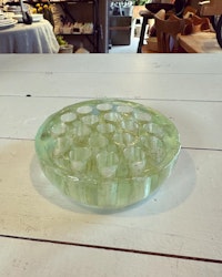 Blomsterfakir i ljusgrönt glas