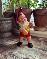 Tomte med instrument