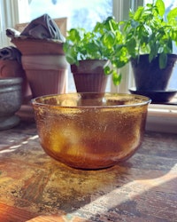 Gul glasskål