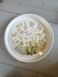 Bricka blommotiv