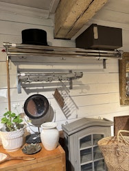 Hatthylla med extra stång (speciell frakt)
