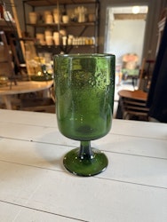 Vas pokal på fot i grönt glas Gunnar Höglund (speciell frakt)