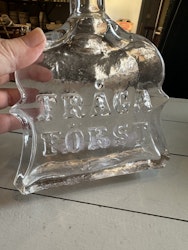 Glasflaska ”fråga först” Bertil Vallien