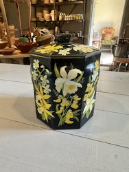 Plåtburk blommig