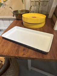 Emaljerat fat vitt/svart