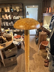 Hög hatthållare