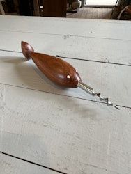 Öppnare i teak i form av val/fisk