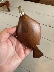 Öppnare i teak i form av fisk