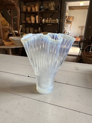 Räfflad glasvas