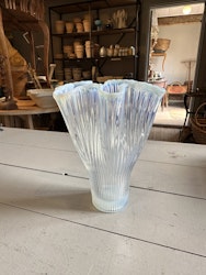 Räfflad glasvas