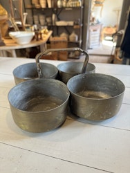 Fyra metallskålar med handtag i mitten, mindre modell (speciell frakt)