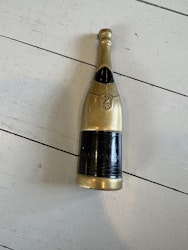 Öppnare i form av champagneflaska
