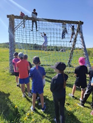 Skolklass på Hinderbanan