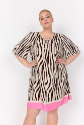 WA-MANDIE 4 Klänning Plussize