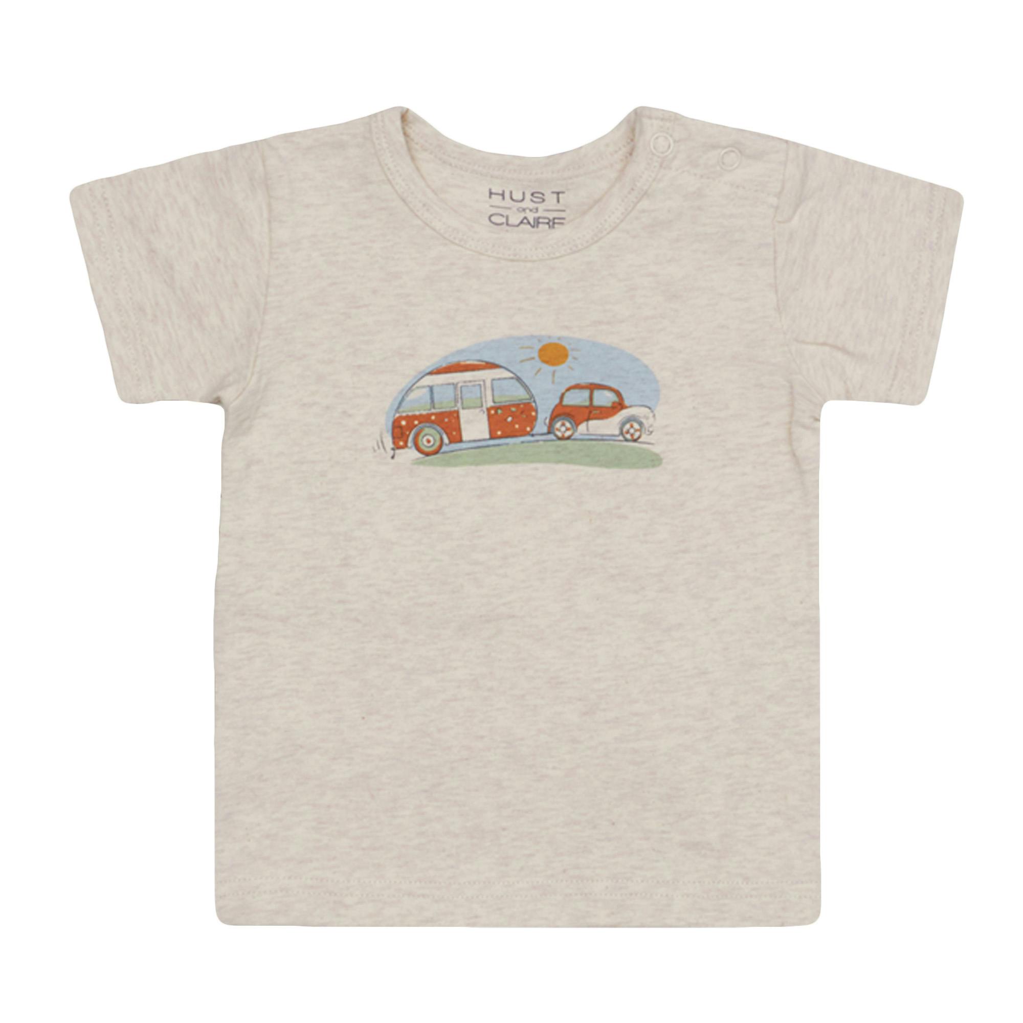 Charmigaste semester t-shirten till barn med husvagnstryck från Hust & Claire.