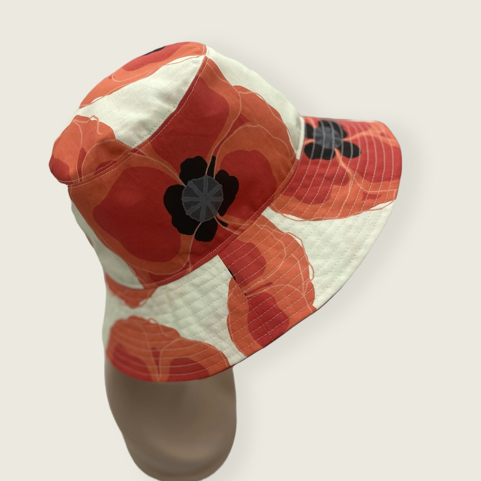 beställningsvara solhatt buckethat hantverk textildesign återvunnet gots blommigt bomull