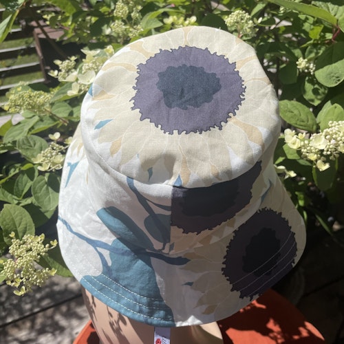bucket hat med lagom brett brätte