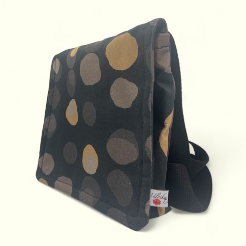 liten cross body/axelremsväska