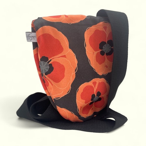 röda vallmos på svart, "bits n pieces"/cross body-axelremsväska
