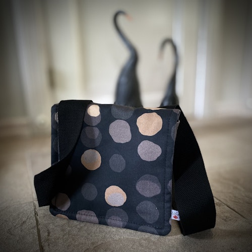 liten cross body/axelremsväska