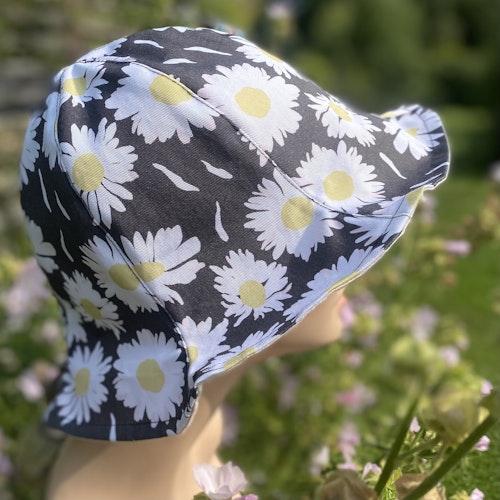 wavy n happy hat i bruna mönstret Anna i twill