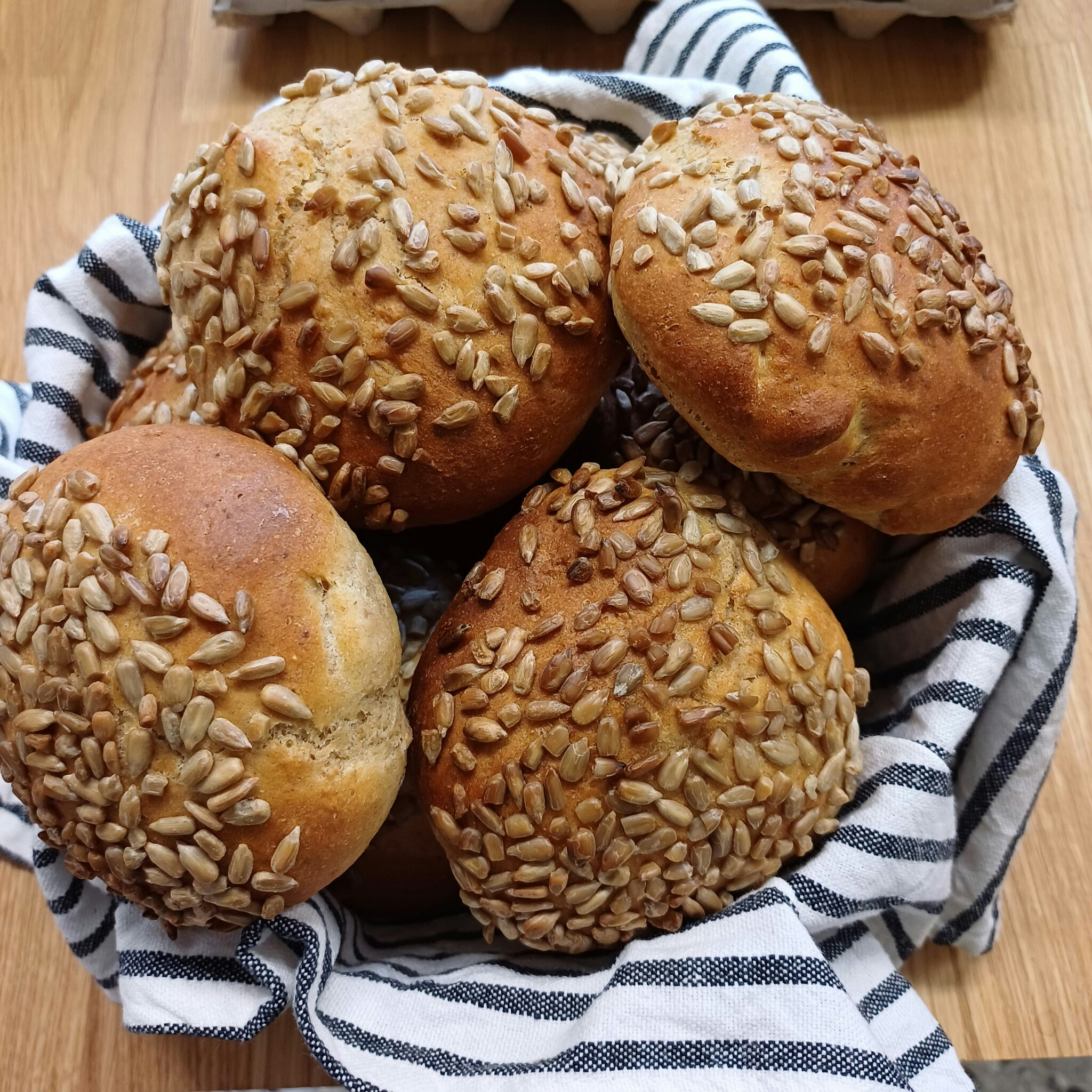 6 st Lantbrödsbullar med solrosfrön Frysta, Bondmorans