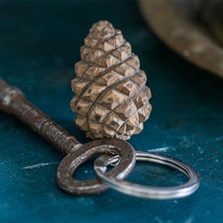 Handsnidad nyckelring Kotte, Wildlife Garden