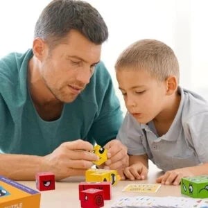 Geometric Fun Cube bra och enkelt spel för att inspirera och väcka barnens fantasi.