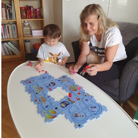 Montessori bilbana – Byggbar racerbana för barn
