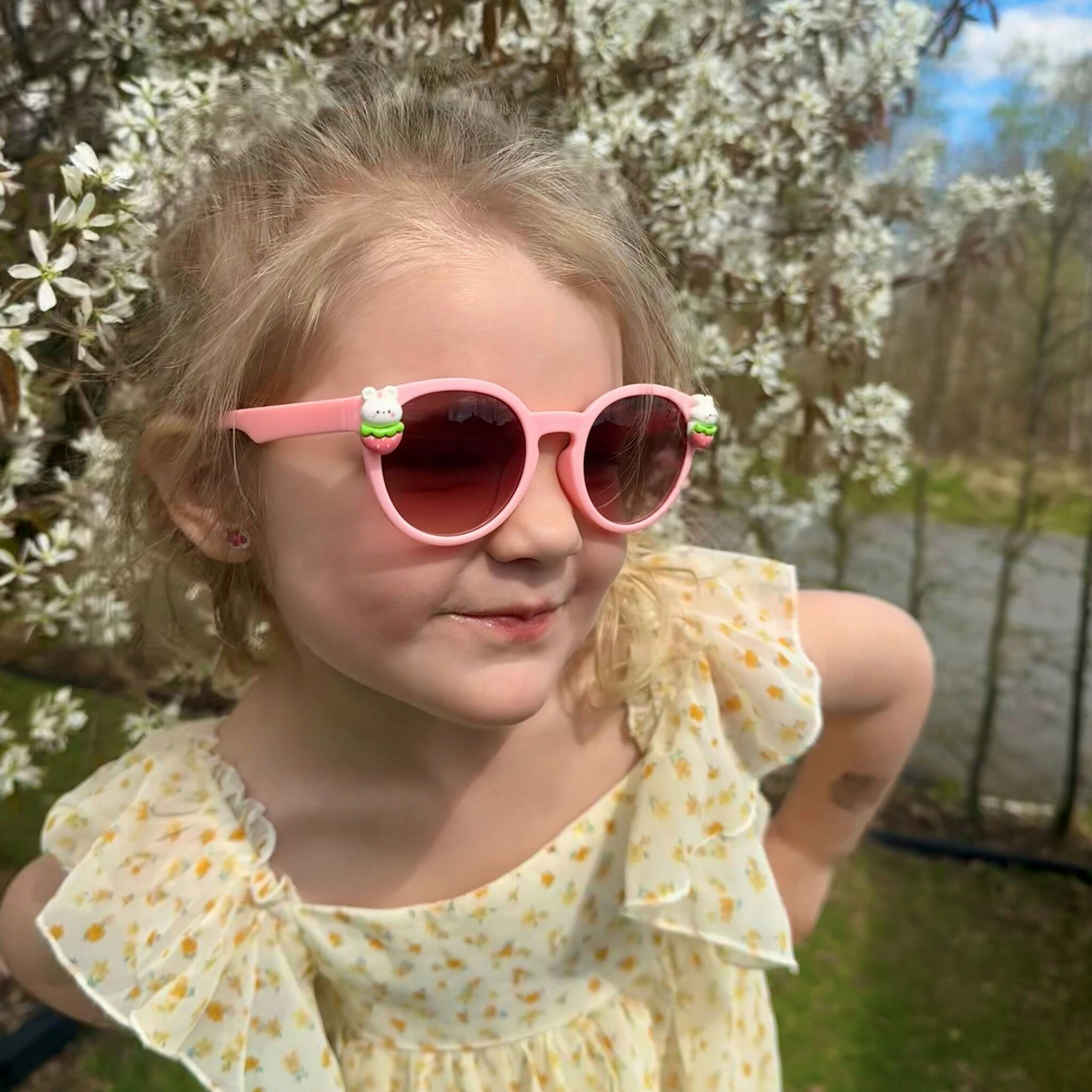 Suntique® Solbus rosa med kaniner solglasögon för barn