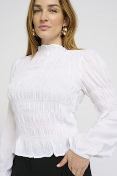 Hvit bluse med puffarm