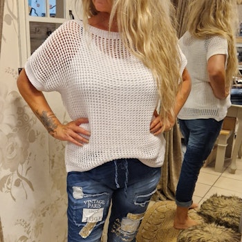 Heklet hvit topp med singlet