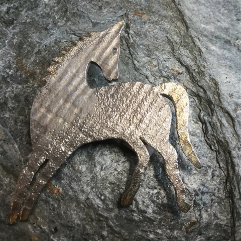 Silverbrosch Häst