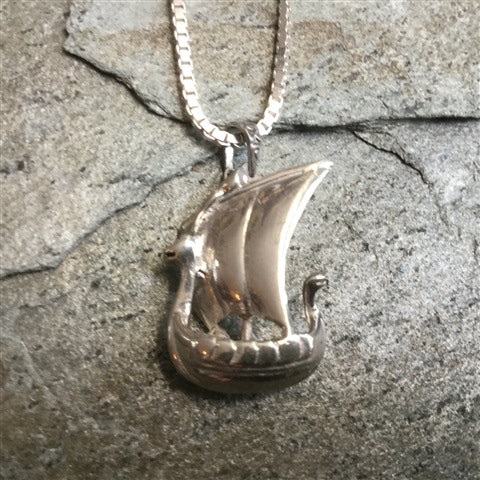 Vikingaskepp i silver