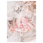 Håndlagd kosedyr, rådyr med bolero og rosa blomstret kjole, 35 cm