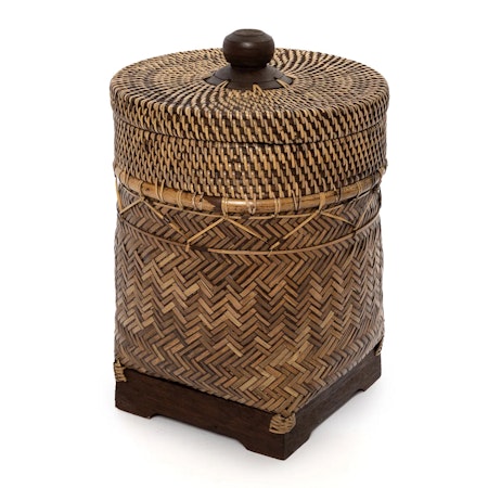 Håndflettet kurv av rattan 27x36cm