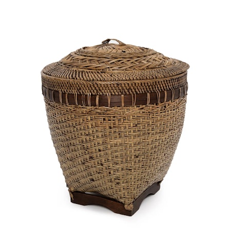 Håndflettet kurv av rattan, to størrelser