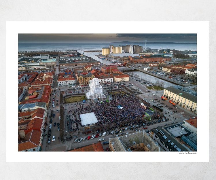 Villa hyllades på torget