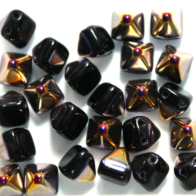 Jet Sliperit Pyramid Beads 6x6mm 25st