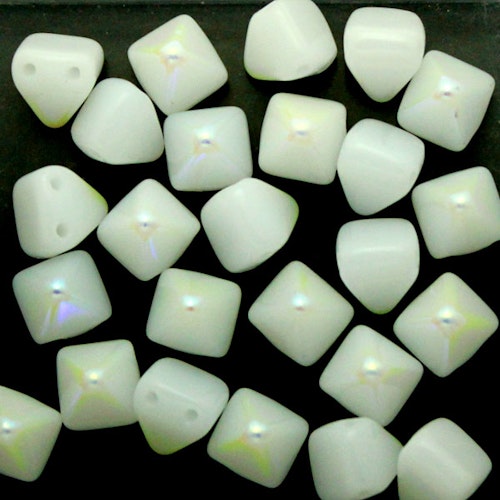 Alabaster AB Pyramid Beads 6x6mm 25st