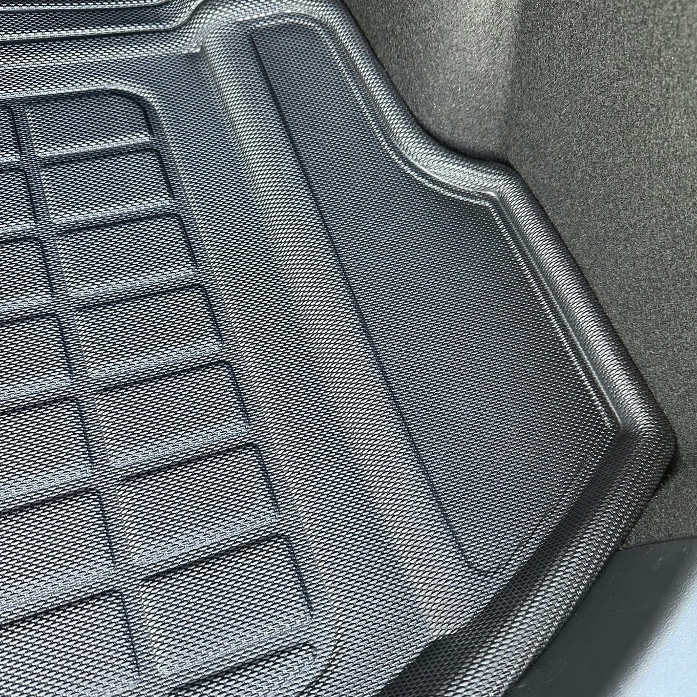 Takaluukun matto XPE, ruuduilla - Tesla Model 3