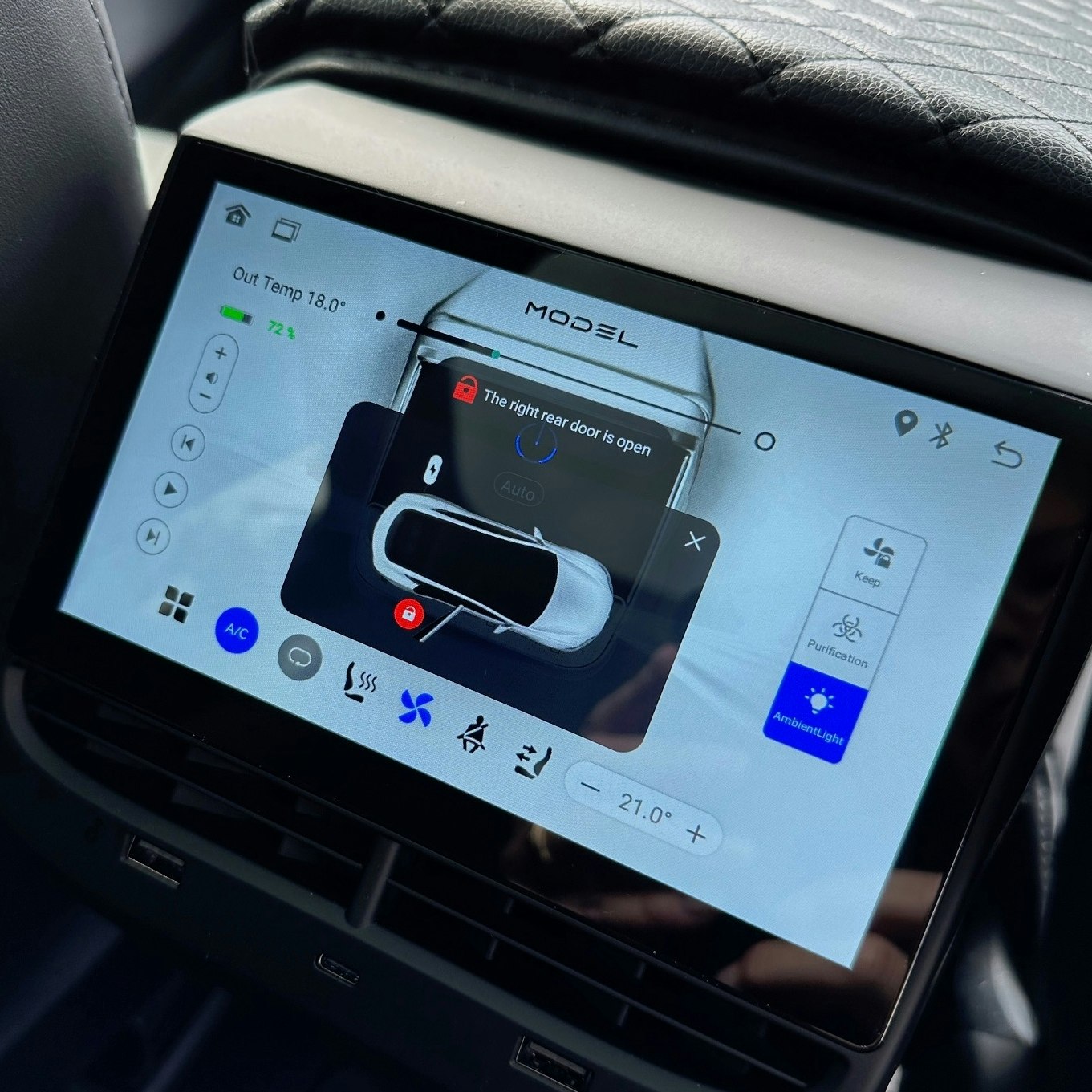 Takaistuimen näyttö, 7 tuumaa - Tesla Model 3 2021/Y