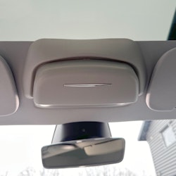Säilytyskotelo aurinkolaseille - Tesla Model 3 Highland