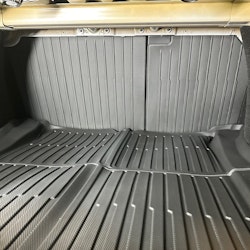 Suoja takaistuimen selkänojan taustalle, TPE-materiaali, nano-kuvioitu - Tesla Model 3 Highland